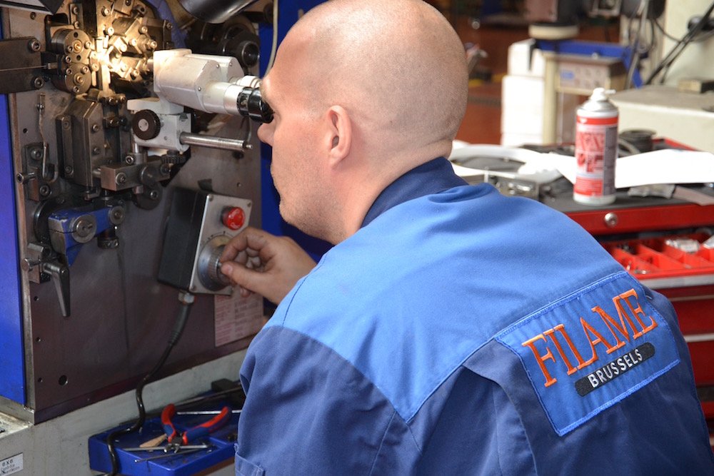 Filame recrute un technicien et un opérateur de machines de production de pièces métalliques
