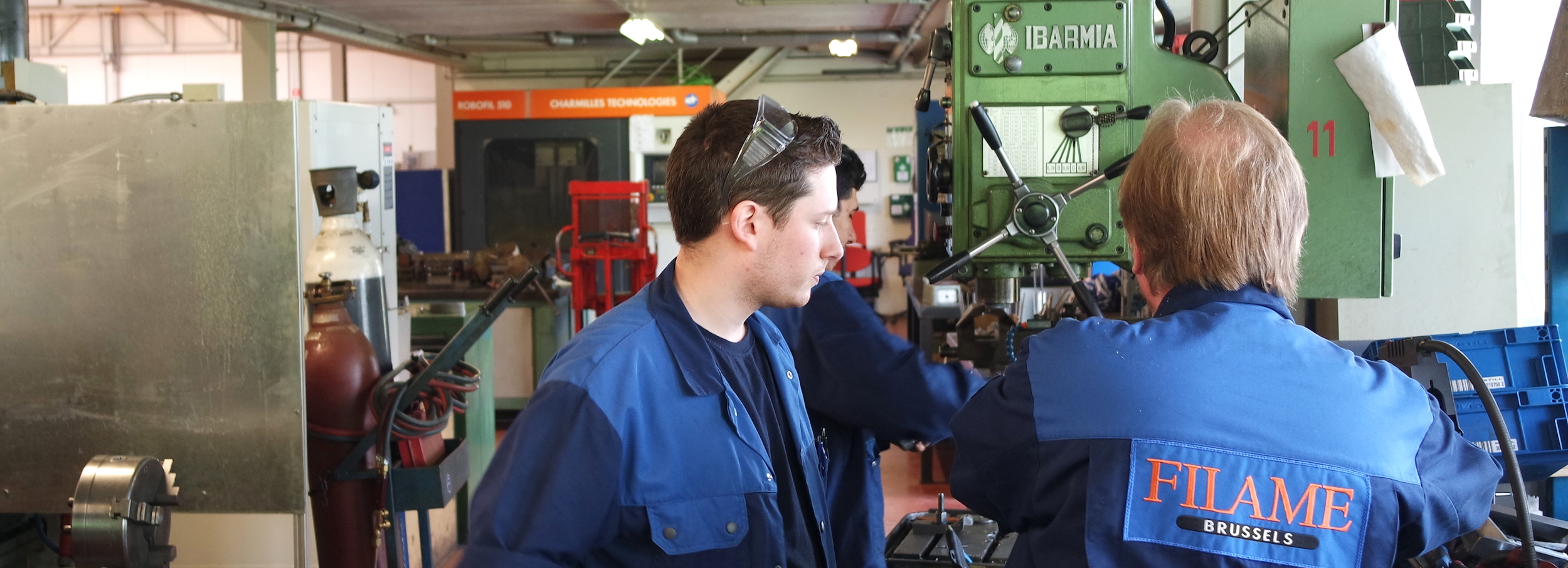 Filame machine-operatoren en afstellers op geautomatiseerde productielijnen