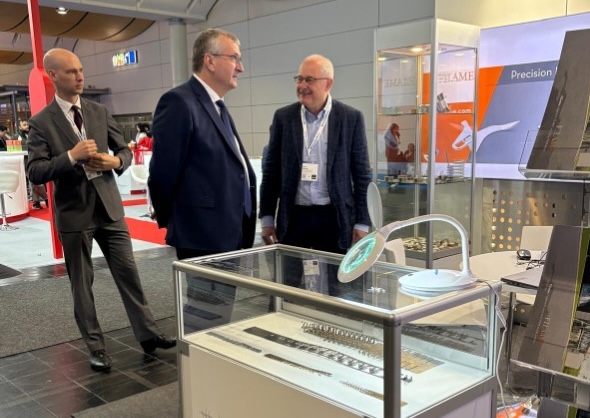 Le Ministre Pierre-Yves Jeholet inaugure le stand Filame A la Hannover Messe