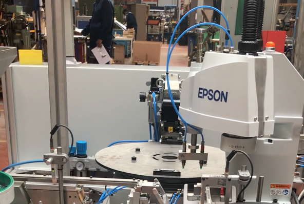 Filame poursuit la robotisation de ses activités avec une solution robotisée de placement automatique de précision de rivets